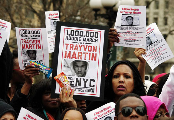 Tras la muerte de Trayvon Martin, miles de personas participaron en varias manifestaciones en todo el país, como esta en Union Square, Nueva York. (Foto de David Shankbone/Wikimedia Commons.)